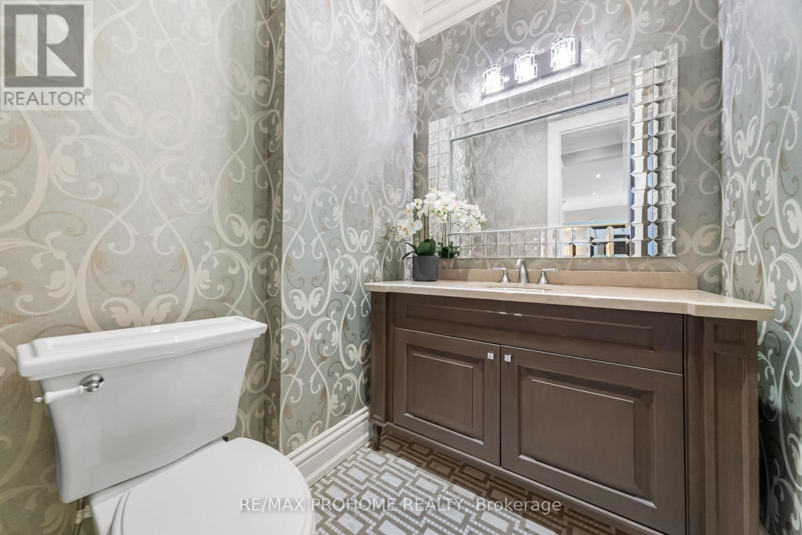38 Park Crescent, Richmond Hill, Ontario  L4E 3J4 - Photo 20 - N12426790