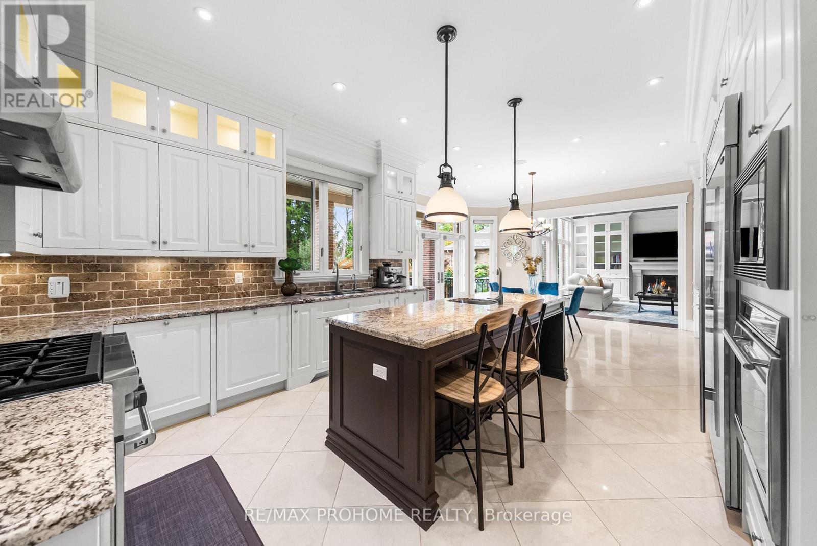 38 Park Crescent, Richmond Hill, Ontario  L4E 3J4 - Photo 9 - N12426790