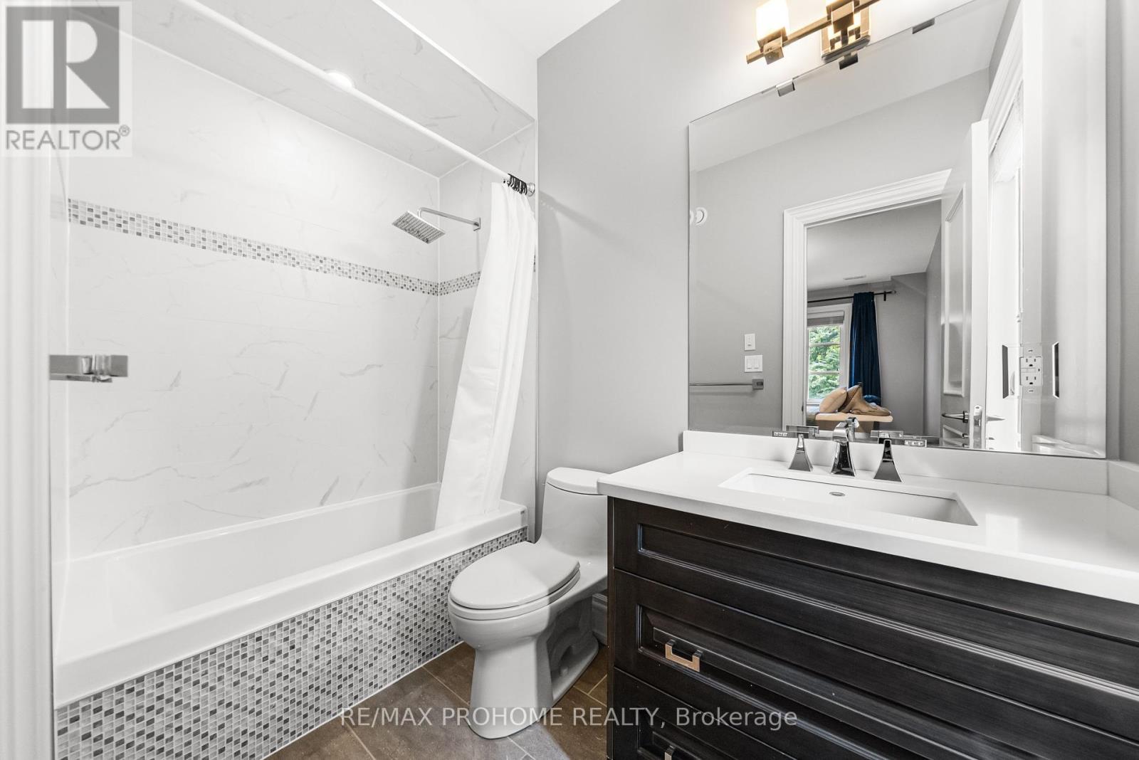 38 Park Crescent, Richmond Hill, Ontario  L4E 3J4 - Photo 36 - N12426790