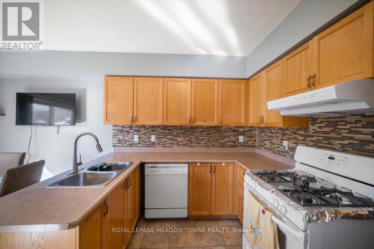 13 Albright Road, Brampton, Ontario  L6X 5C8 - Photo 15 - W12388635