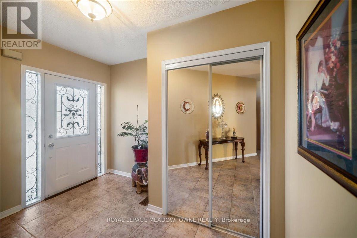 13 Albright Road, Brampton, Ontario  L6X 5C8 - Photo 3 - W12388635