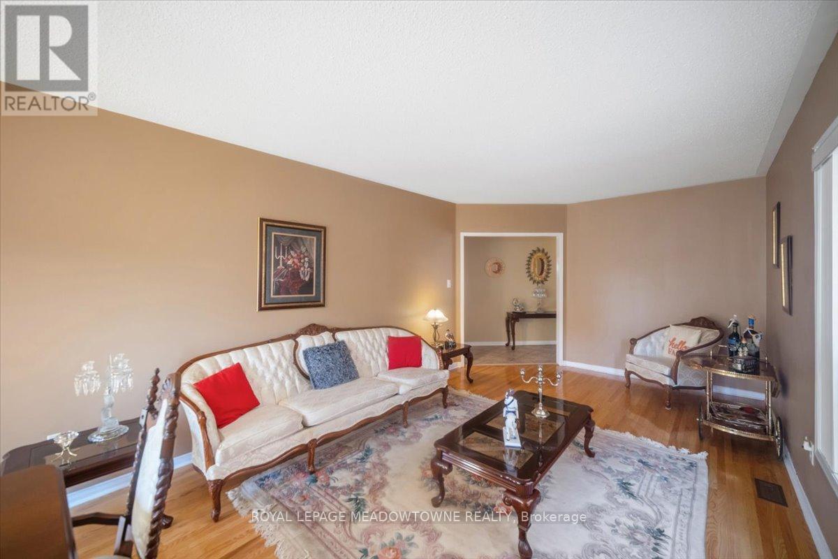 13 Albright Road, Brampton, Ontario  L6X 5C8 - Photo 8 - W12388635