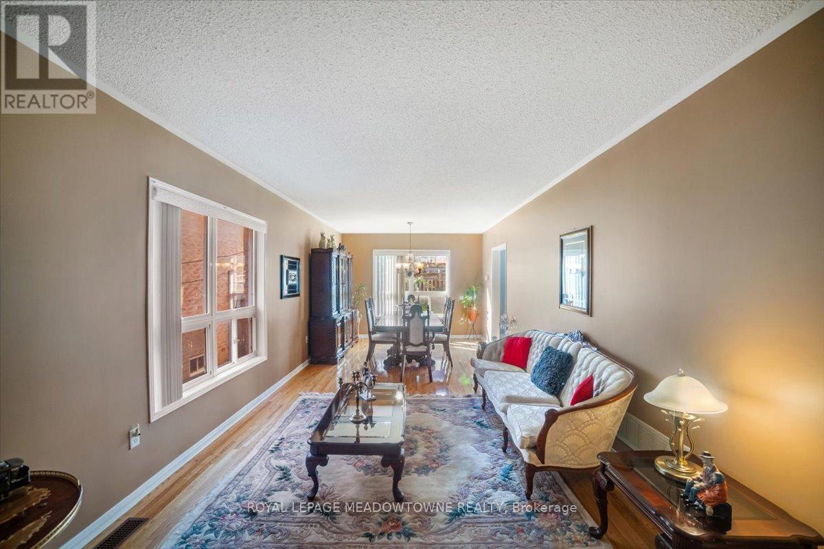13 Albright Road, Brampton, Ontario  L6X 5C8 - Photo 5 - W12388635