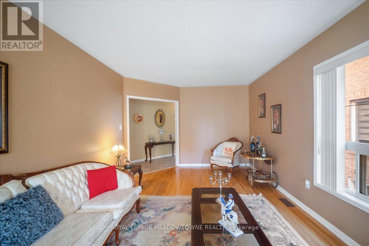 13 Albright Road, Brampton, Ontario  L6X 5C8 - Photo 6 - W12388635