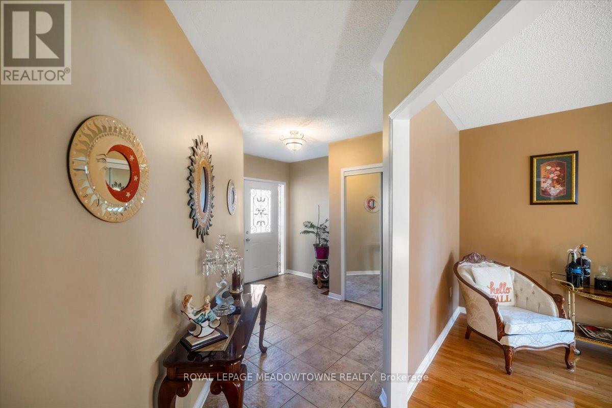 13 Albright Road, Brampton, Ontario  L6X 5C8 - Photo 4 - W12388635