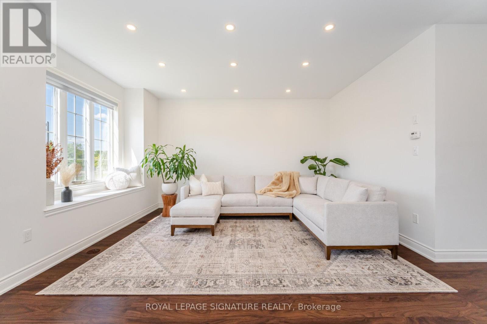 99 Burke Street, Hamilton, Ontario  L8B 0T8 - Photo 3 - X12394076