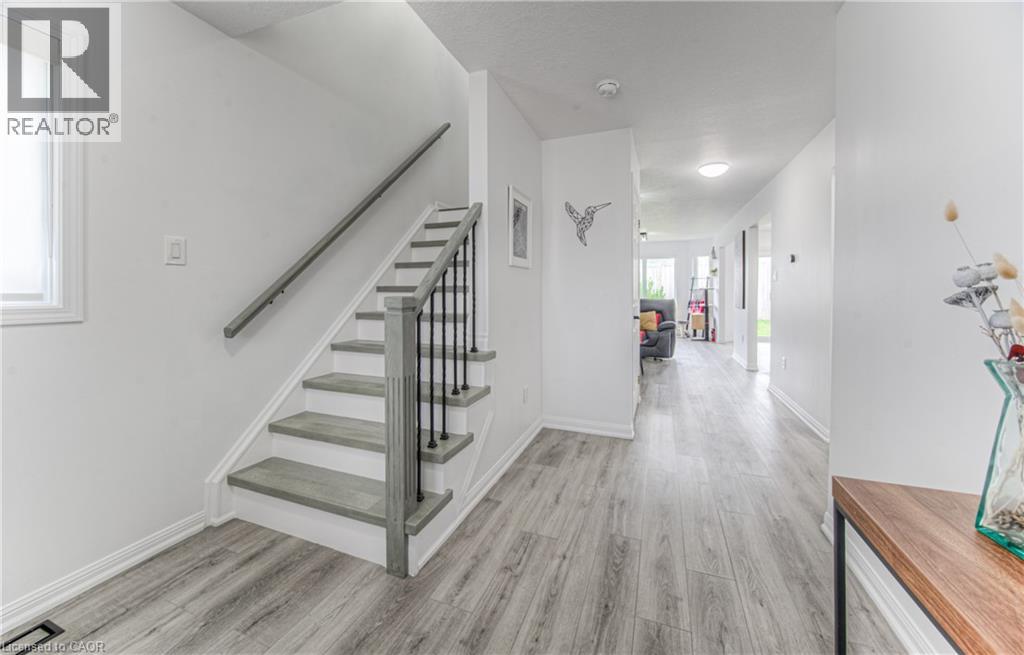 583 Windflower Crescent, Kitchener, Ontario  N2E 4E3 - Photo 5 - 40773017