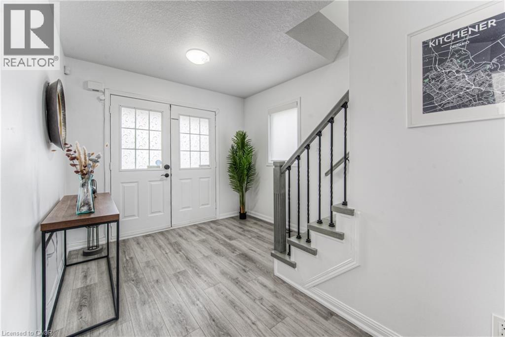 583 Windflower Crescent, Kitchener, Ontario  N2E 4E3 - Photo 4 - 40773017