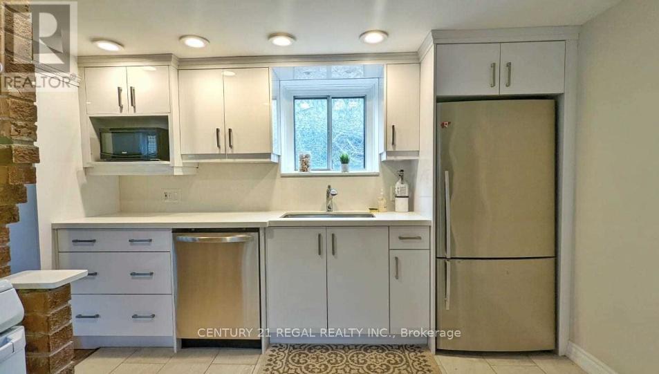 Lower - 394 Summerhill Avenue, Toronto (Rosedale-Moore Park), Ontario  M4W 2E4 - Photo 9 - C12393670