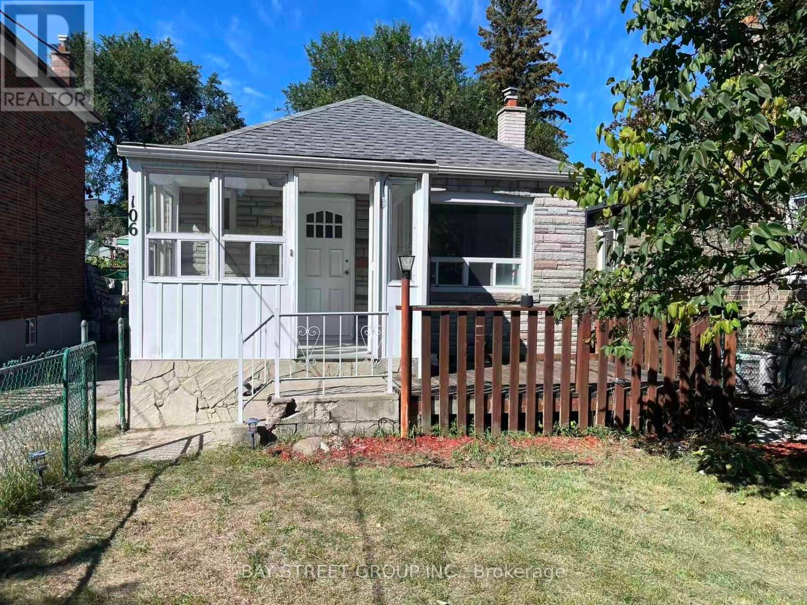 106 Virginia Avenue, Toronto, Ontario  M4C 2T2 - Photo 2 - E12261269