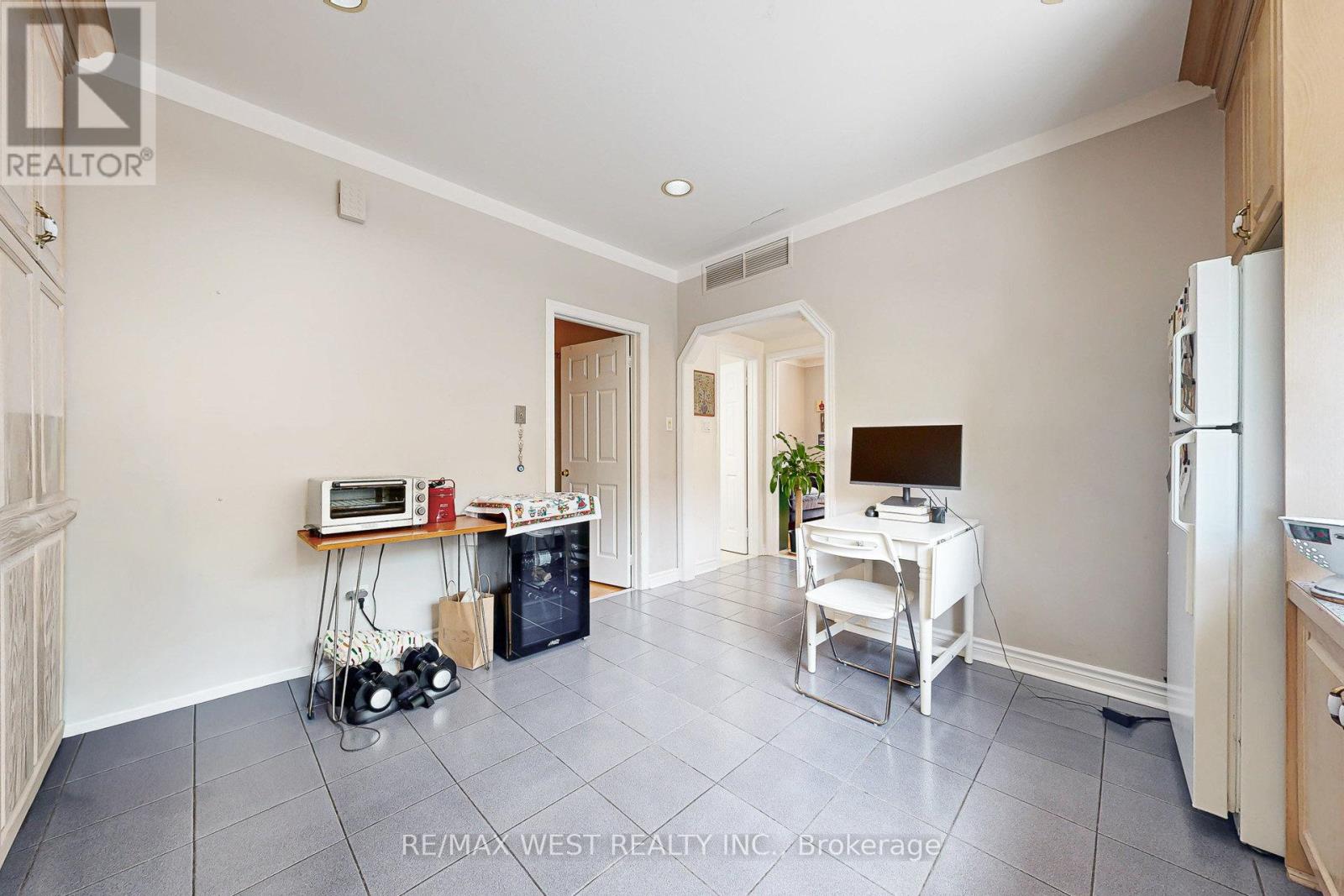 52 Heydon Park Road, Toronto, Ontario  M6J 2C8 - Photo 11 - C12428115