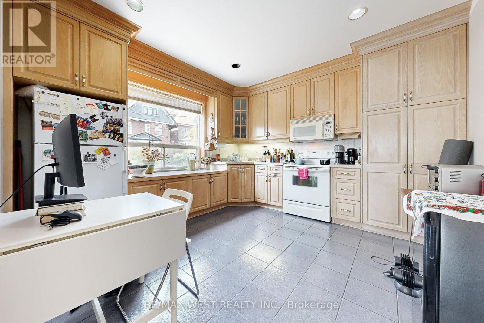 52 Heydon Park Road, Toronto, Ontario  M6J 2C8 - Photo 9 - C12428115