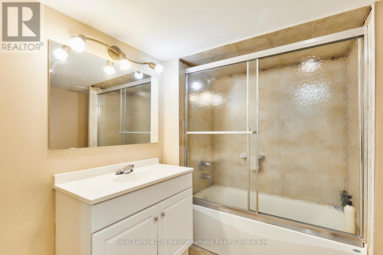 738 Simcoe Street N, Oshawa, Ontario  L1G 4V8 - Photo 39 - E12428210