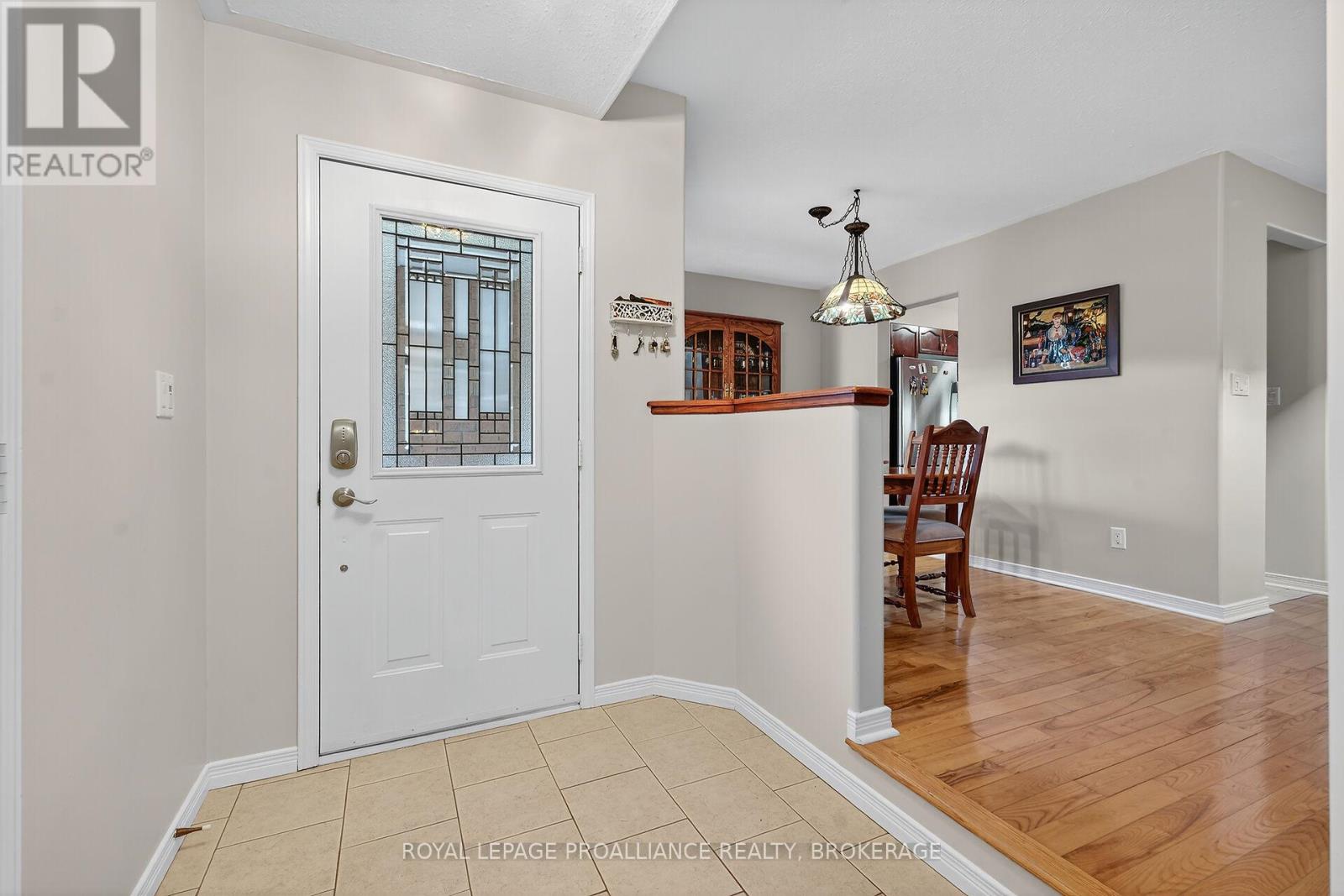 270 Ellesmeer Avenue, Kingston, Ontario  K7P 3C6 - Photo 4 - X12428298