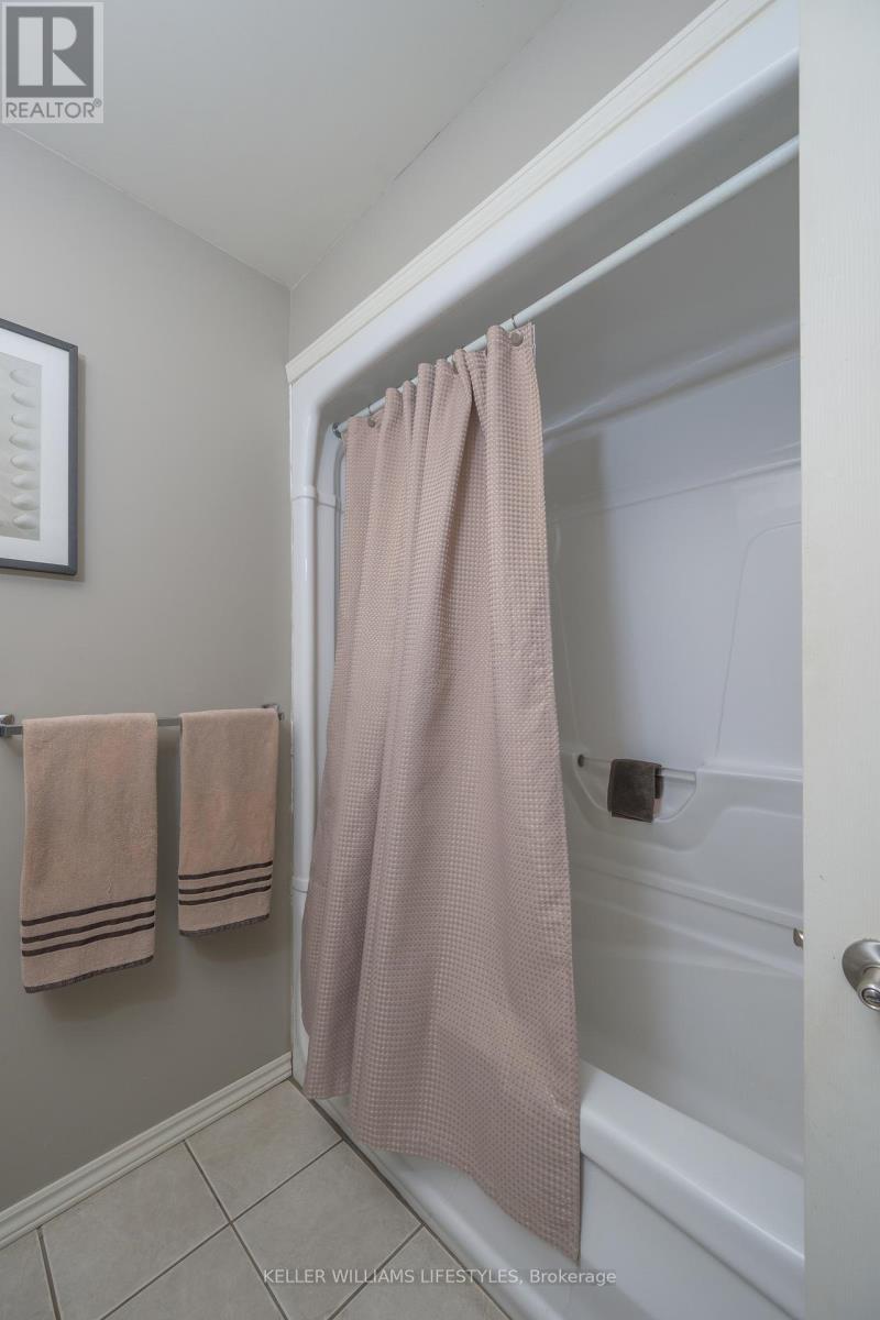 1850 Purcell Drive, London East, Ontario  N5W 6E3 - Photo 21 - X12428176