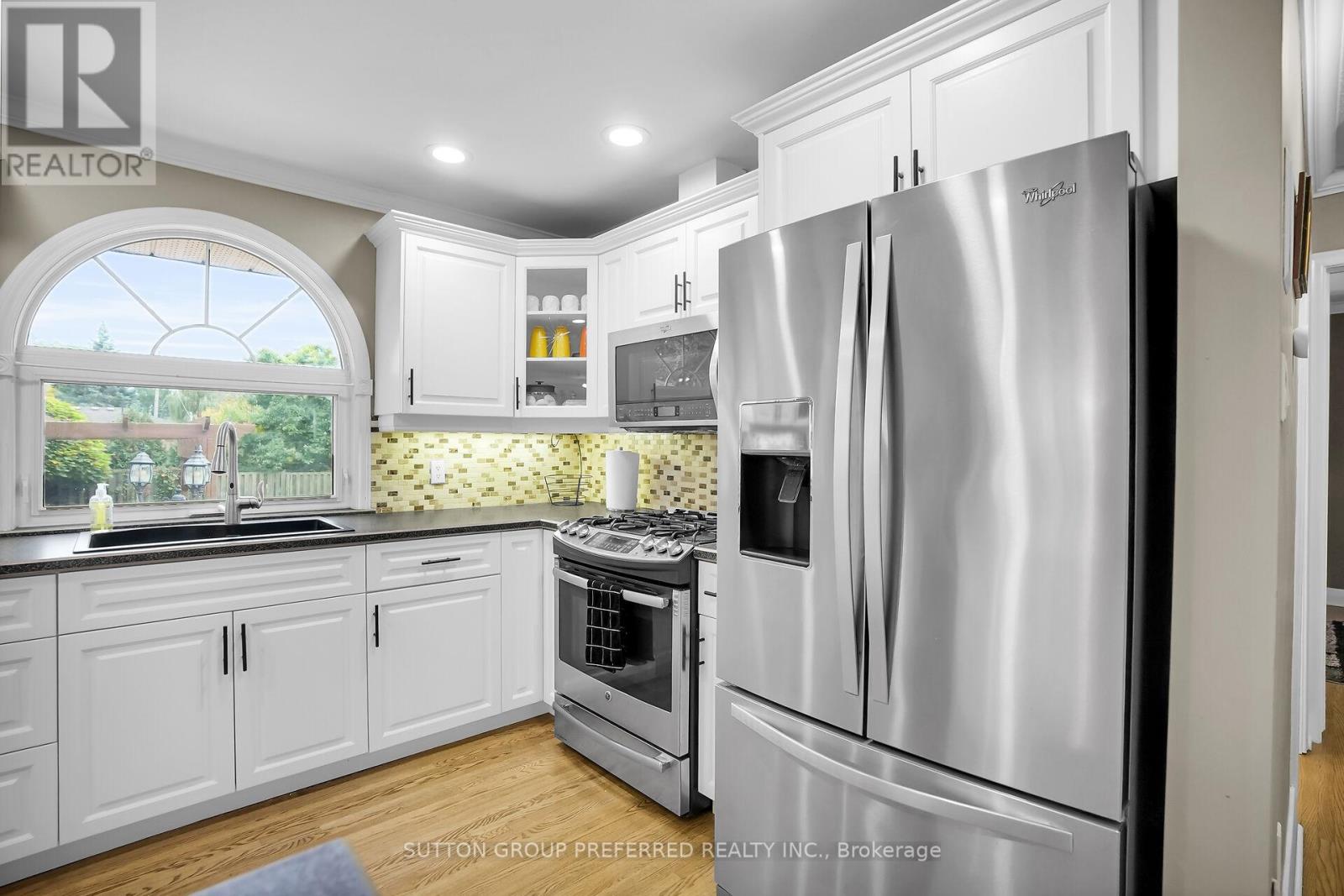 737 Whetter Avenue, London South, Ontario  N6C 2H1 - Photo 13 - X12428227
