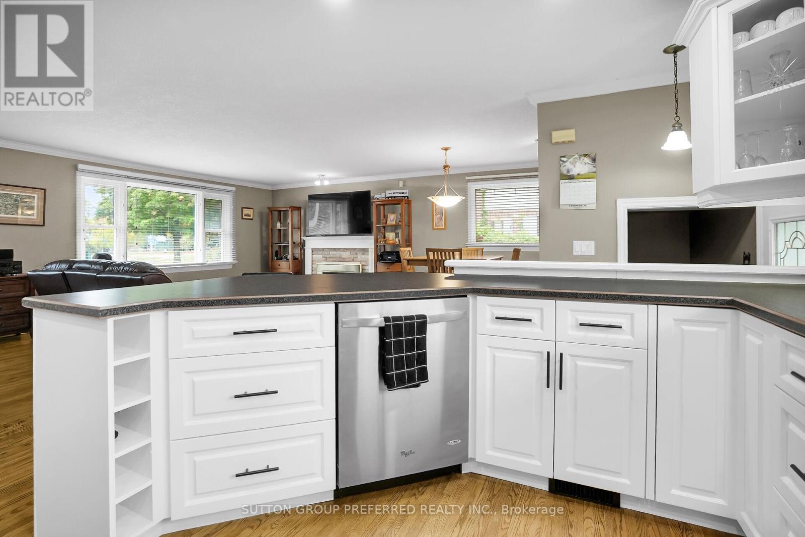 737 Whetter Avenue, London South, Ontario  N6C 2H1 - Photo 16 - X12428227
