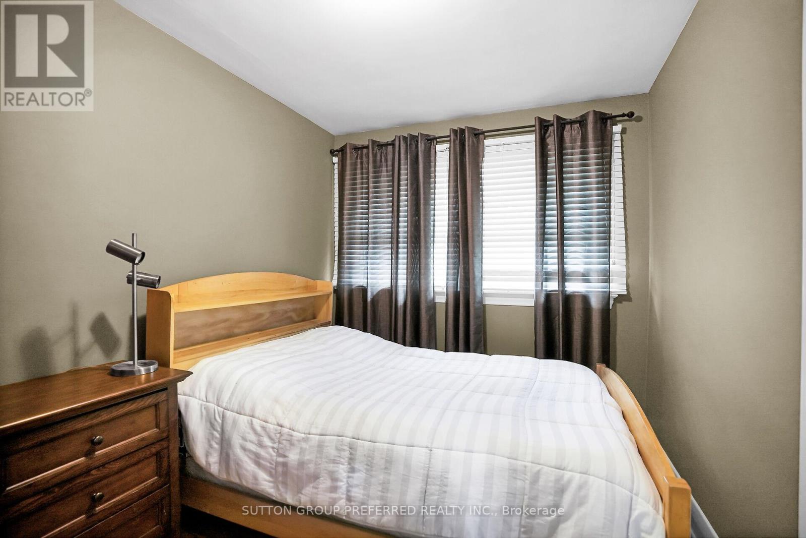 737 Whetter Avenue, London South, Ontario  N6C 2H1 - Photo 21 - X12428227