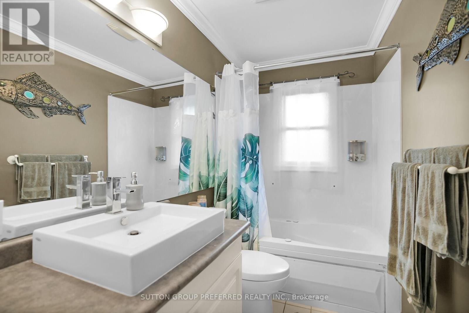 737 Whetter Avenue, London South, Ontario  N6C 2H1 - Photo 22 - X12428227