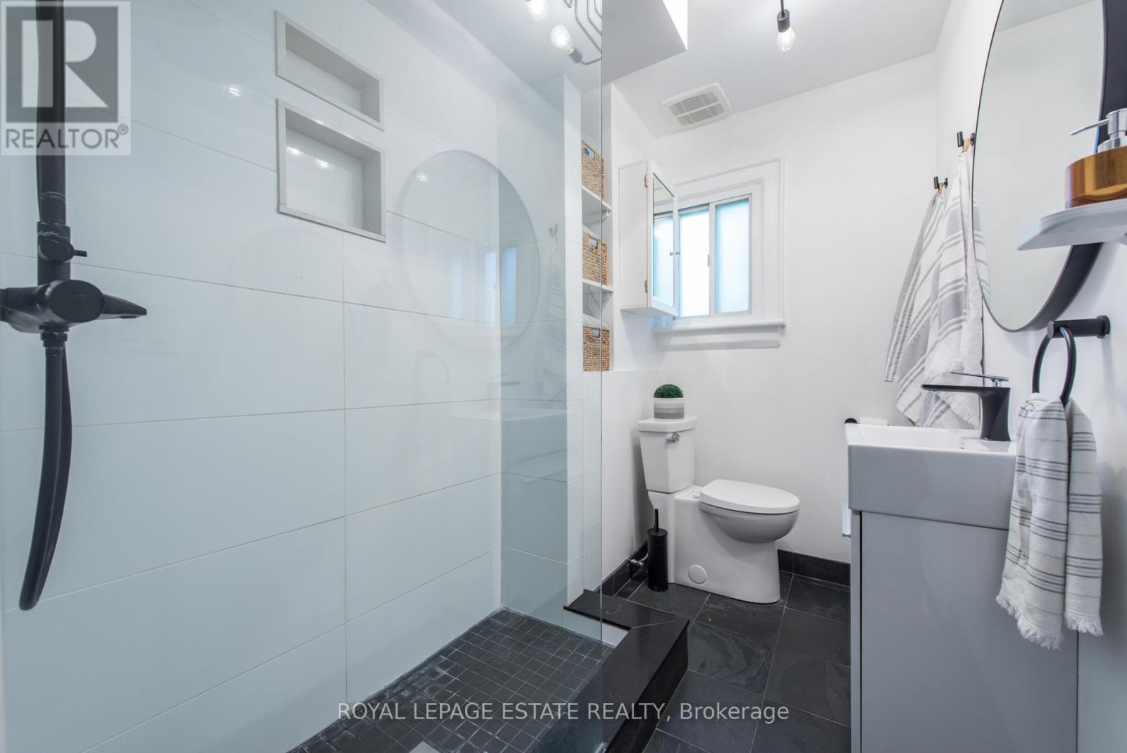 2311 Gerrard Street E, Toronto, Ontario  M4E 2E5 - Photo 15 - E12428130