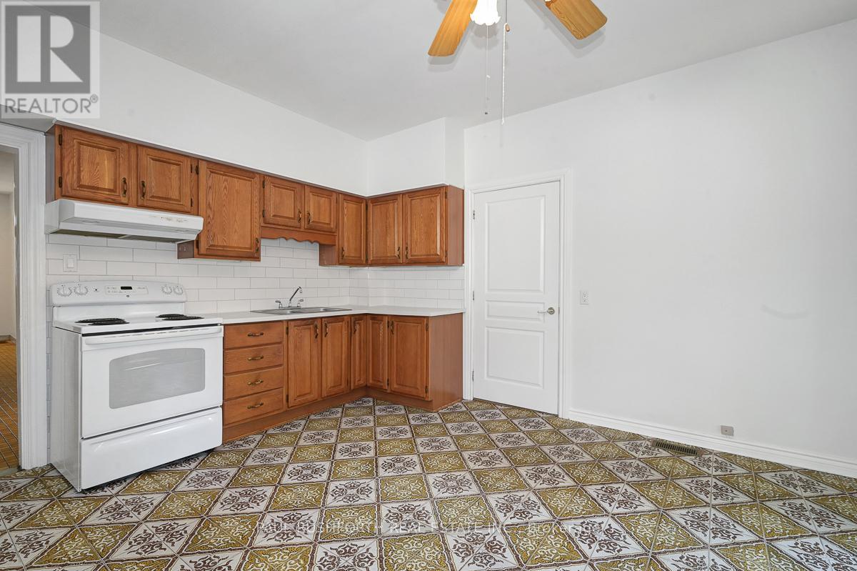 36 Champagne Avenue S, Ottawa, Ontario  K1S 4P2 - Photo 11 - X12428261