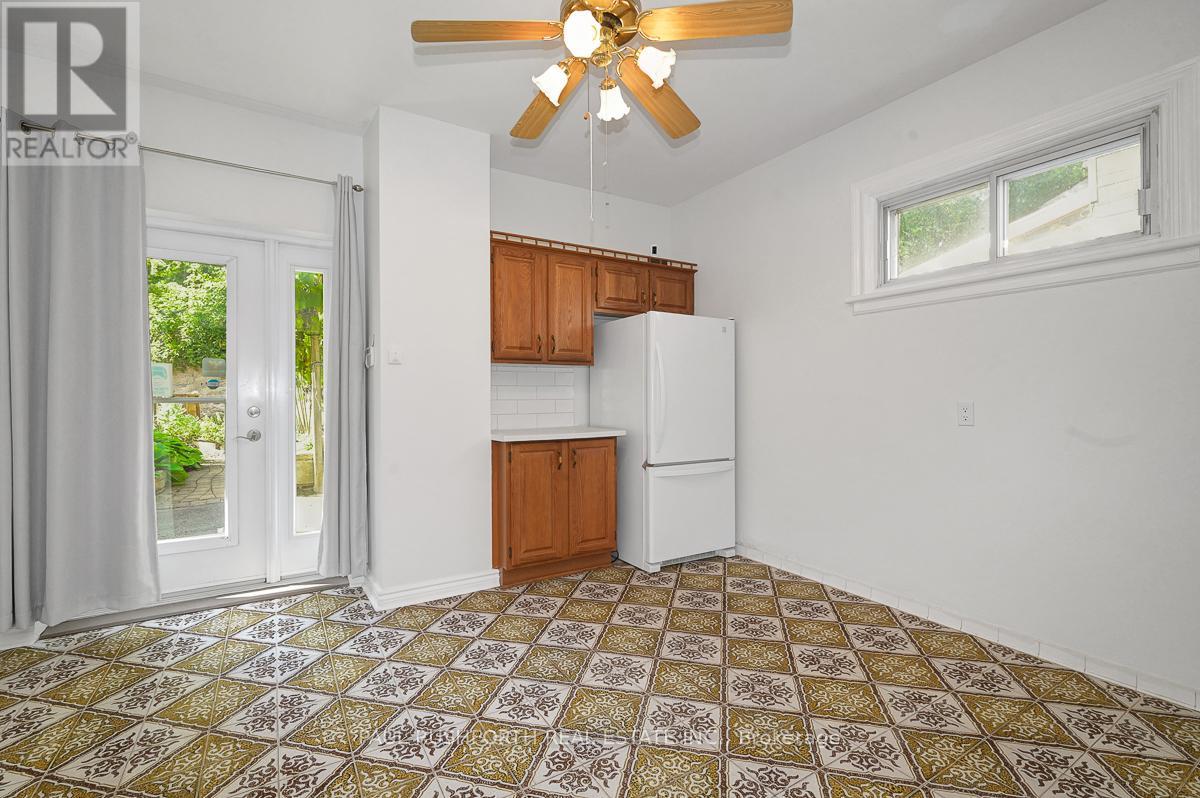 36 Champagne Avenue S, Ottawa, Ontario  K1S 4P2 - Photo 12 - X12428261