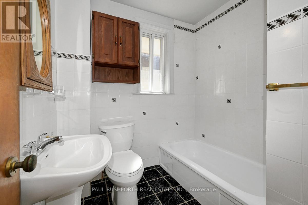 36 Champagne Avenue S, Ottawa, Ontario  K1S 4P2 - Photo 16 - X12428261