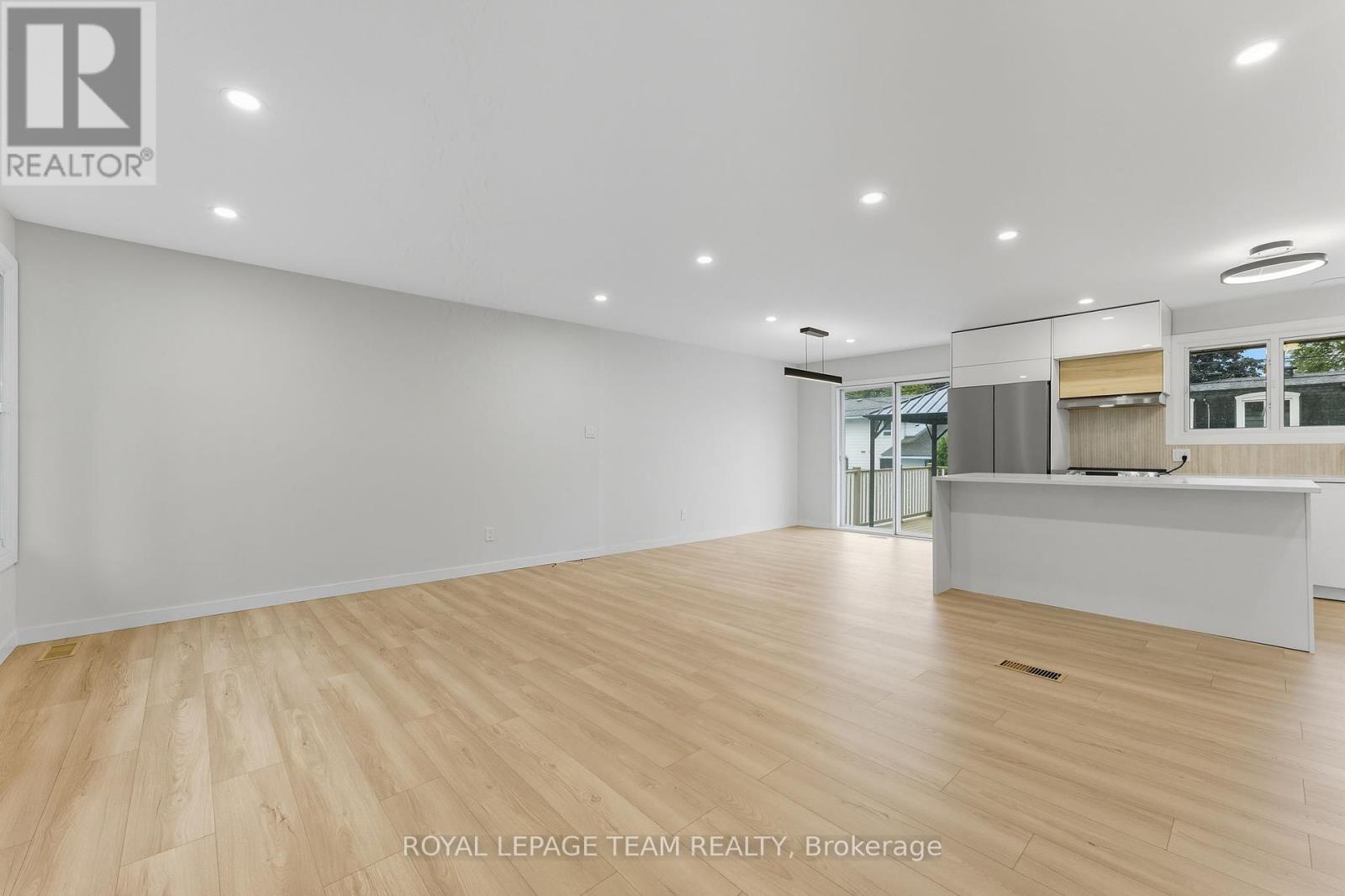 1856 Playfair Drive, Ottawa, Ontario  K1H 5S1 - Photo 8 - X12428311
