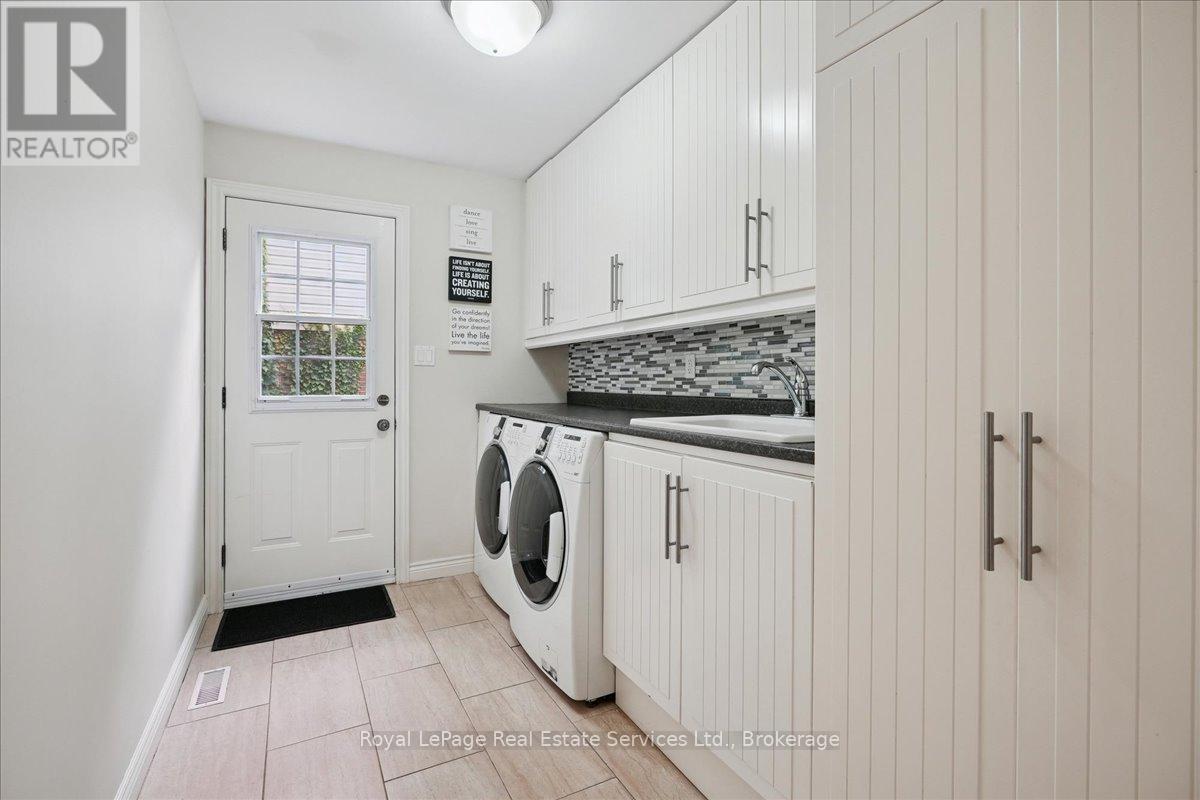 215 Weldon Avenue, Oakville, Ontario  L6K 2H9 - Photo 11 - W12428242