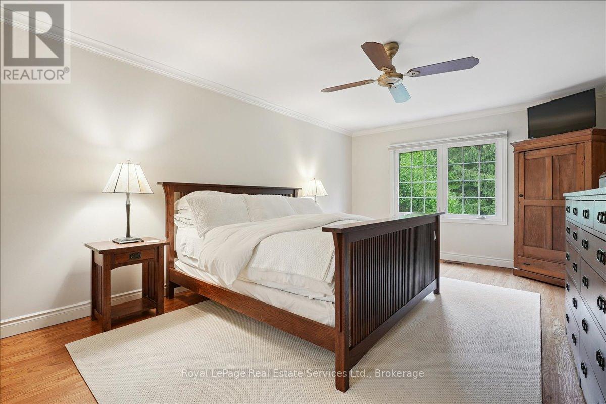 215 Weldon Avenue, Oakville, Ontario  L6K 2H9 - Photo 13 - W12428242