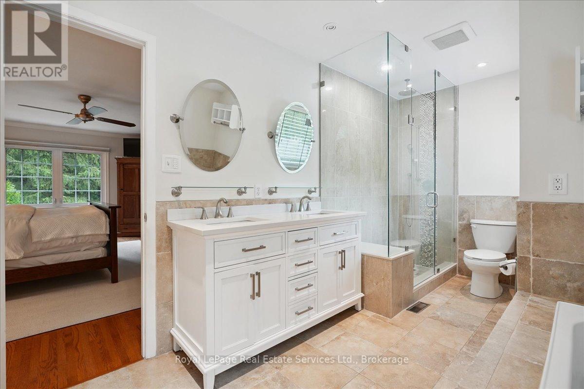 215 Weldon Avenue, Oakville, Ontario  L6K 2H9 - Photo 14 - W12428242