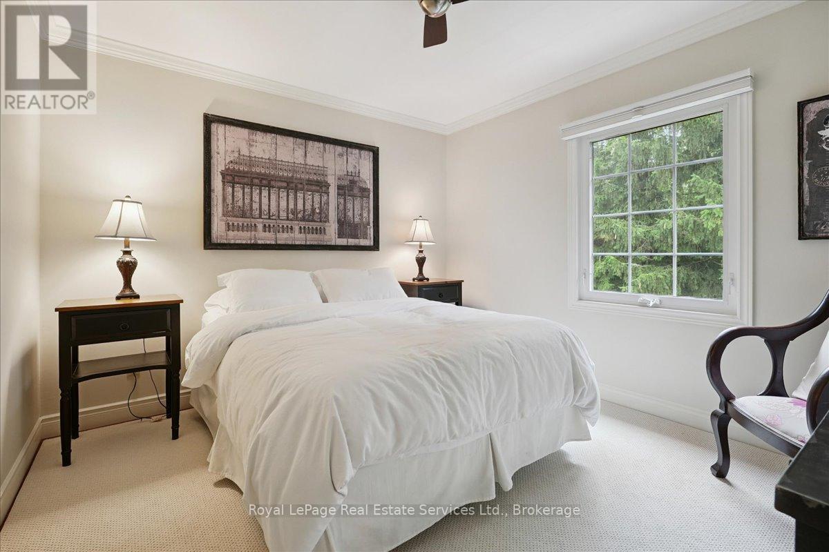 215 Weldon Avenue, Oakville, Ontario  L6K 2H9 - Photo 15 - W12428242
