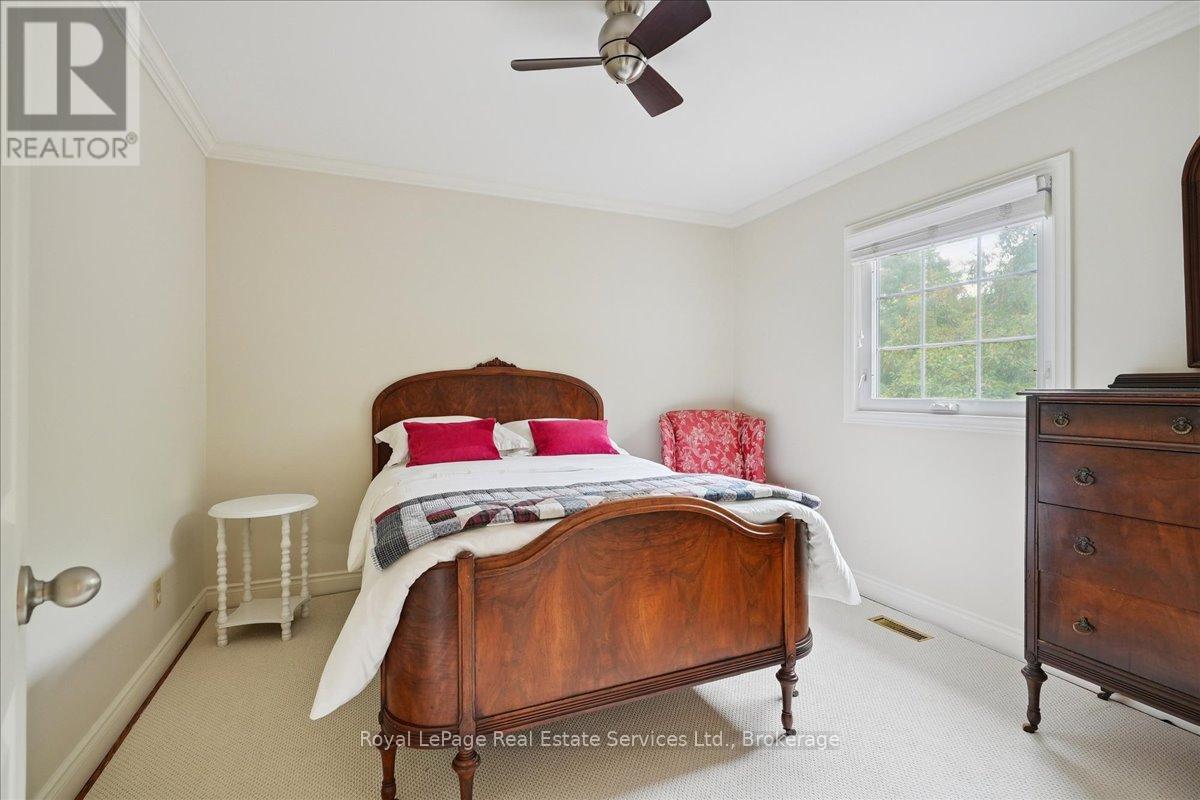 215 Weldon Avenue, Oakville, Ontario  L6K 2H9 - Photo 16 - W12428242