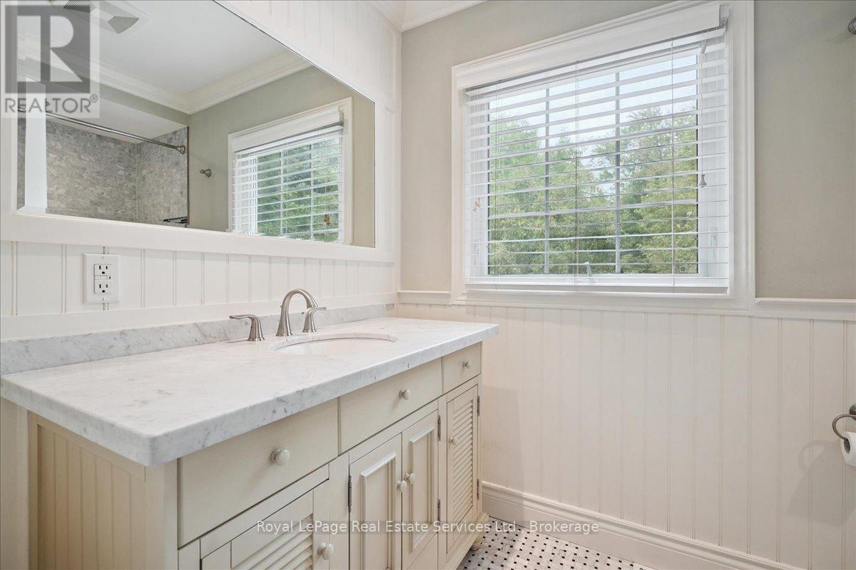 215 Weldon Avenue, Oakville, Ontario  L6K 2H9 - Photo 18 - W12428242
