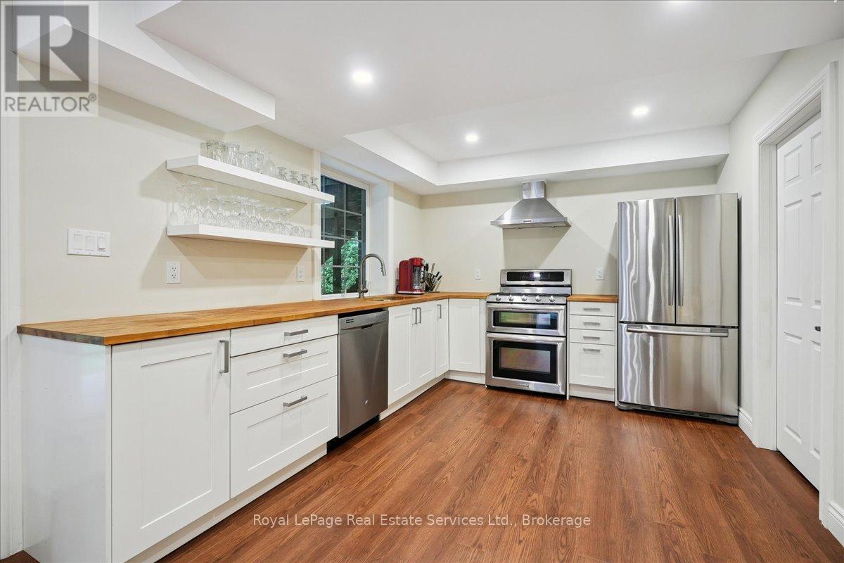 215 Weldon Avenue, Oakville, Ontario  L6K 2H9 - Photo 21 - W12428242