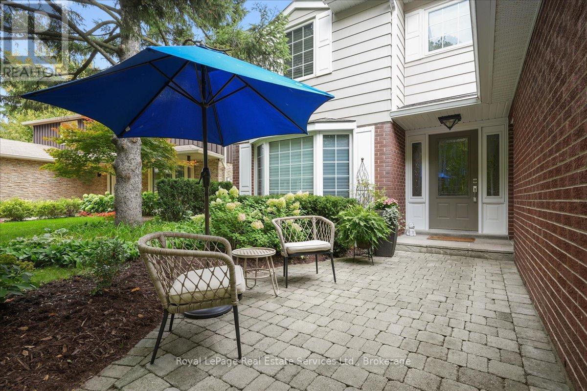 215 Weldon Avenue, Oakville, Ontario  L6K 2H9 - Photo 3 - W12428242