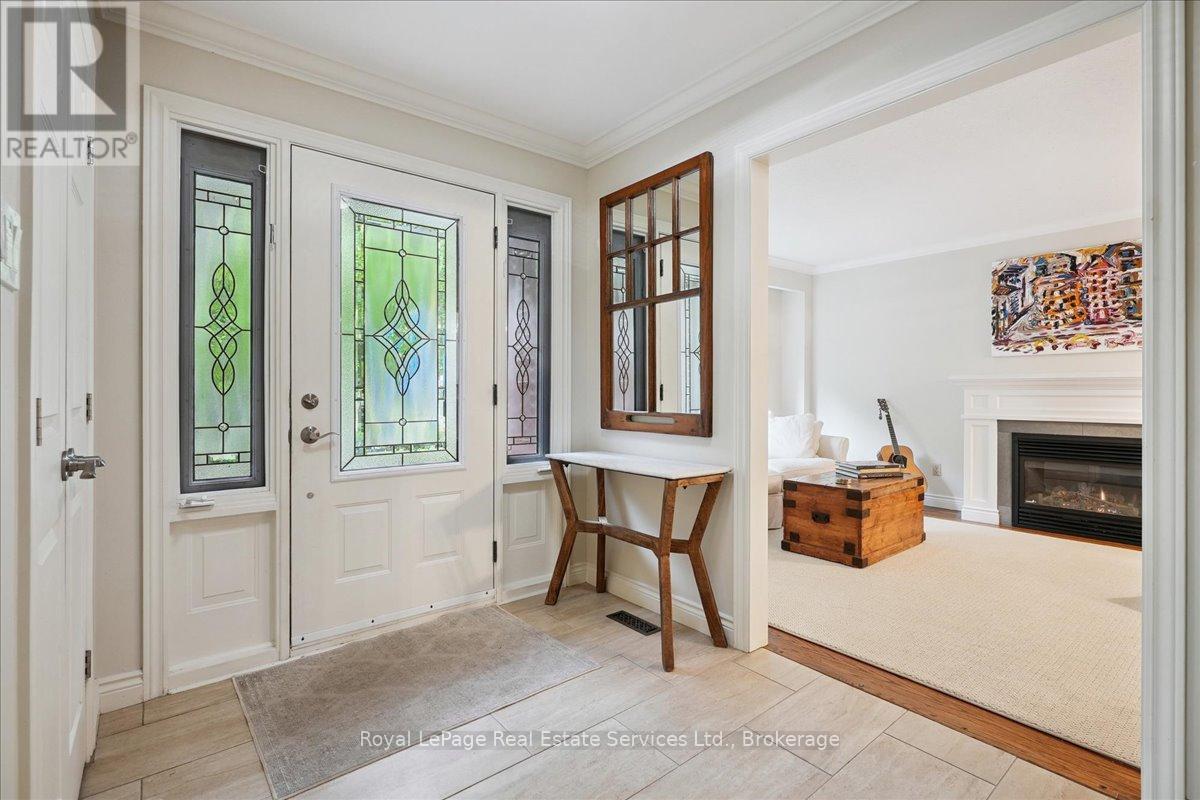 215 Weldon Avenue, Oakville, Ontario  L6K 2H9 - Photo 4 - W12428242