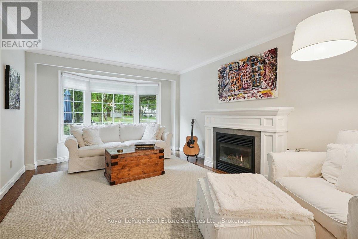 215 Weldon Avenue, Oakville, Ontario  L6K 2H9 - Photo 5 - W12428242