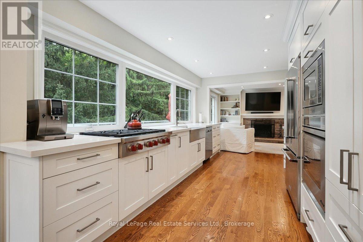 215 Weldon Avenue, Oakville, Ontario  L6K 2H9 - Photo 8 - W12428242