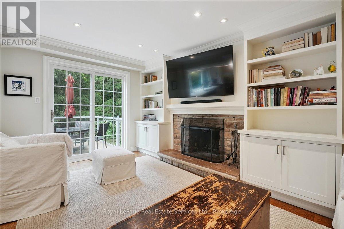215 Weldon Avenue, Oakville, Ontario  L6K 2H9 - Photo 9 - W12428242