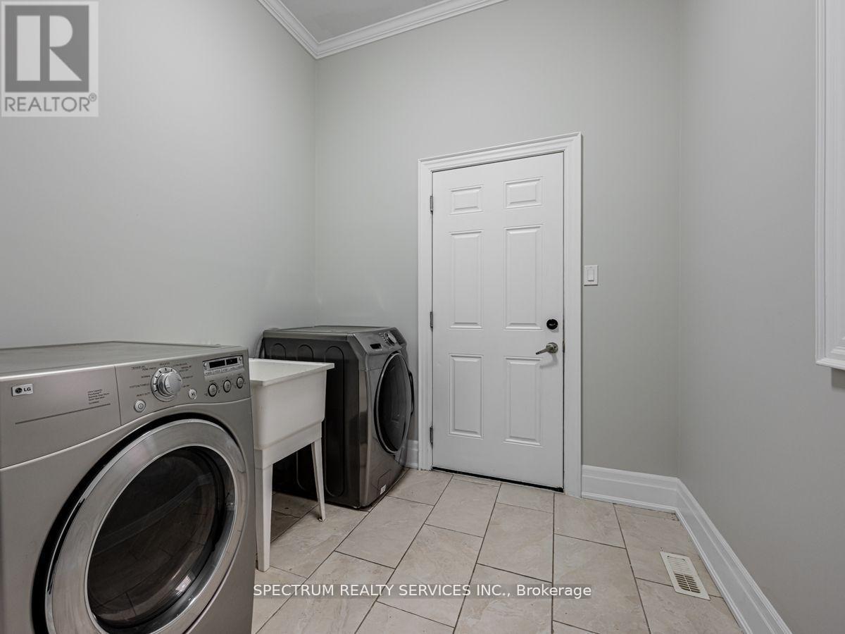 1949 Jans Boulevard, Innisfil, Ontario  L9S 0L2 - Photo 17 - N12428089