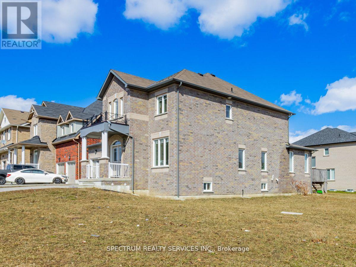 1949 Jans Boulevard, Innisfil, Ontario  L9S 0L2 - Photo 3 - N12428089