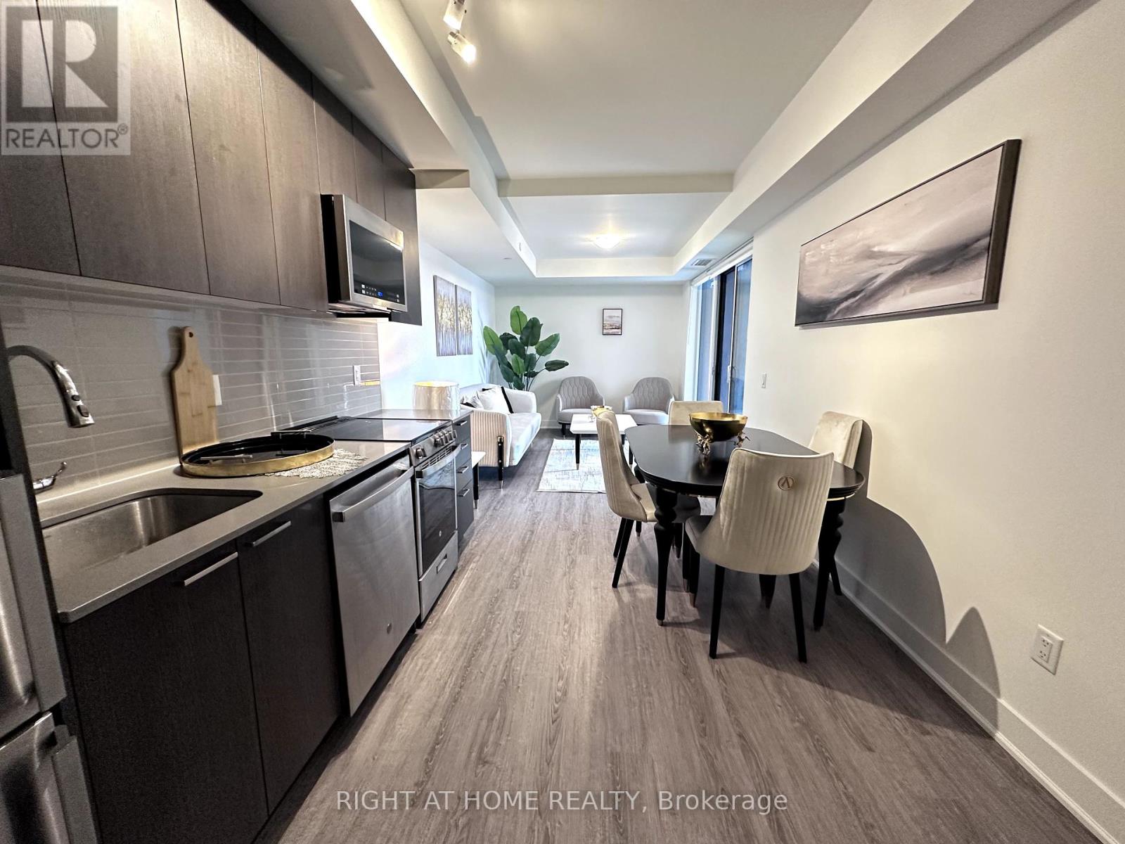 422 - 185 Deerfield Road, Newmarket, Ontario  L3Y 0G7 - Photo 10 - N12428098