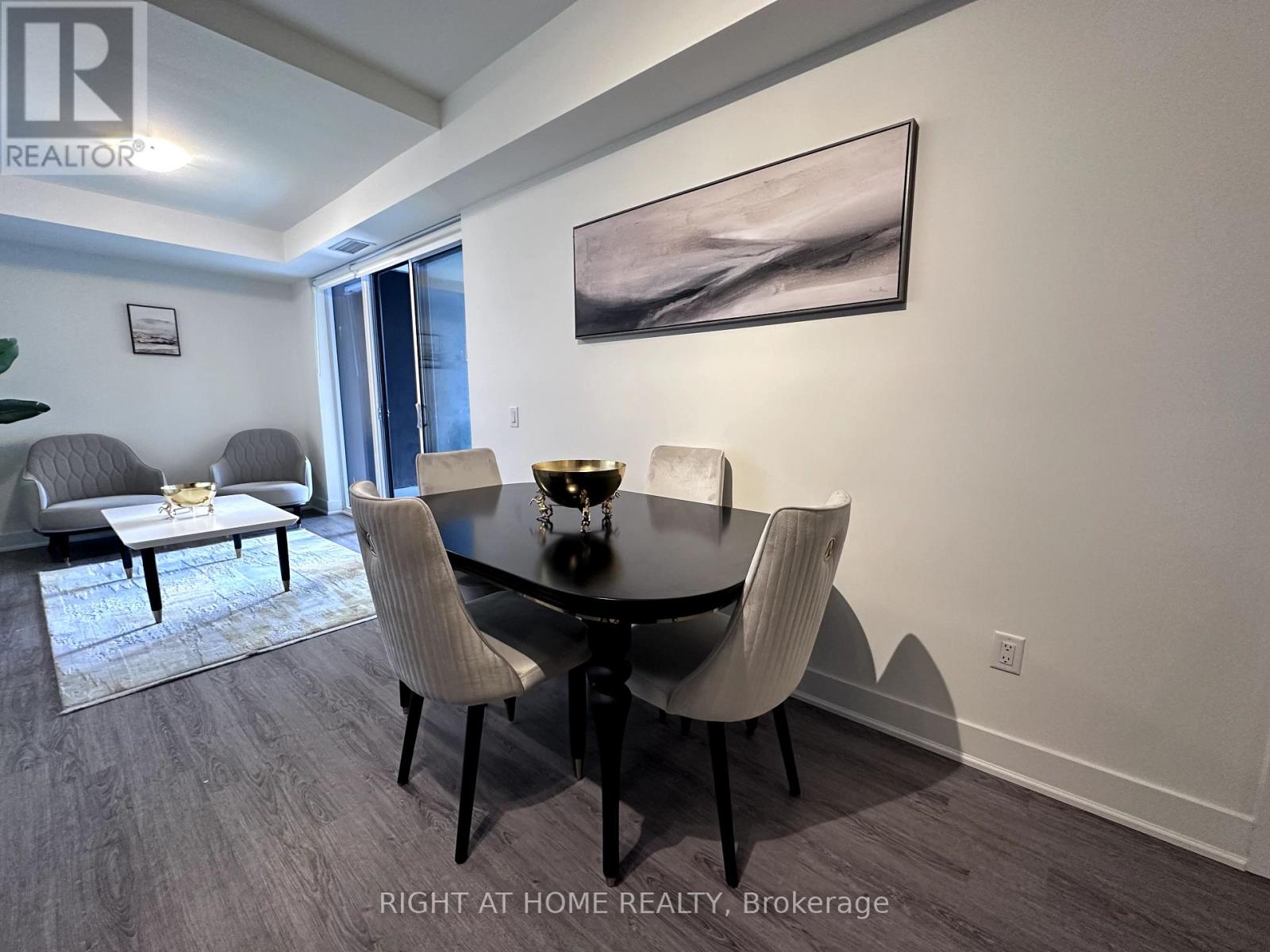 422 - 185 Deerfield Road, Newmarket, Ontario  L3Y 0G7 - Photo 14 - N12428098