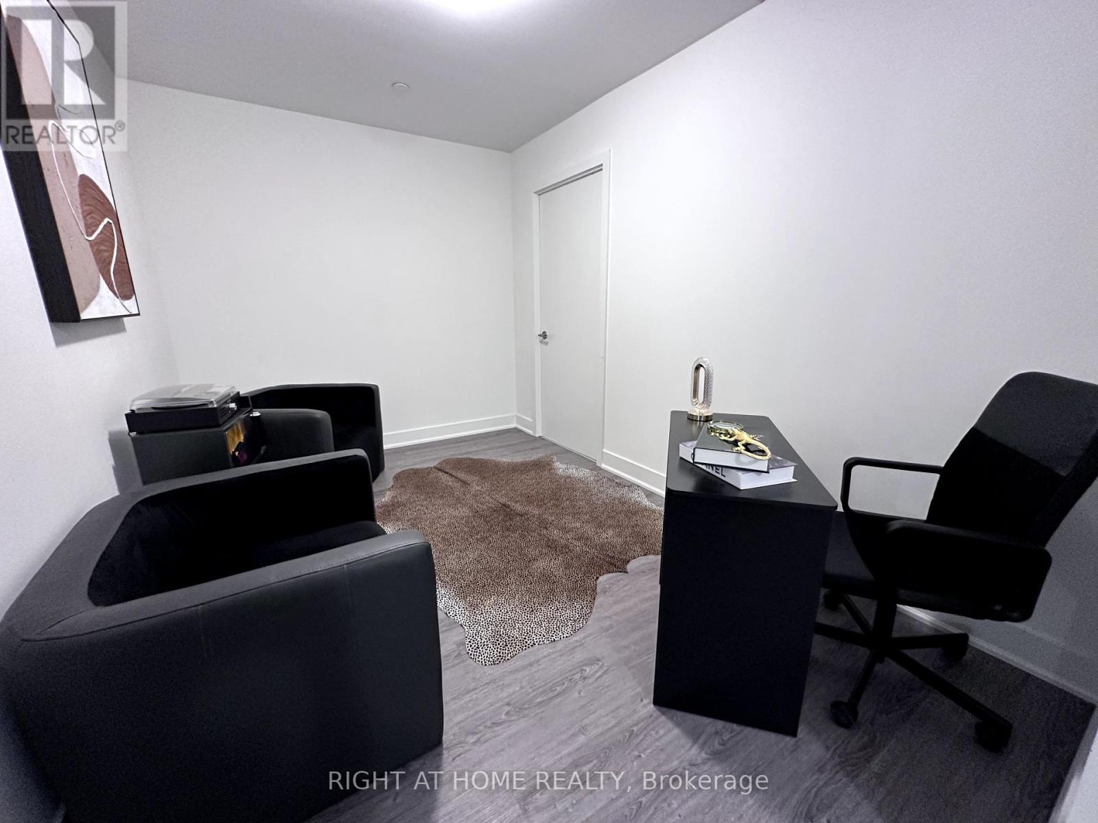 422 - 185 Deerfield Road, Newmarket, Ontario  L3Y 0G7 - Photo 8 - N12428098