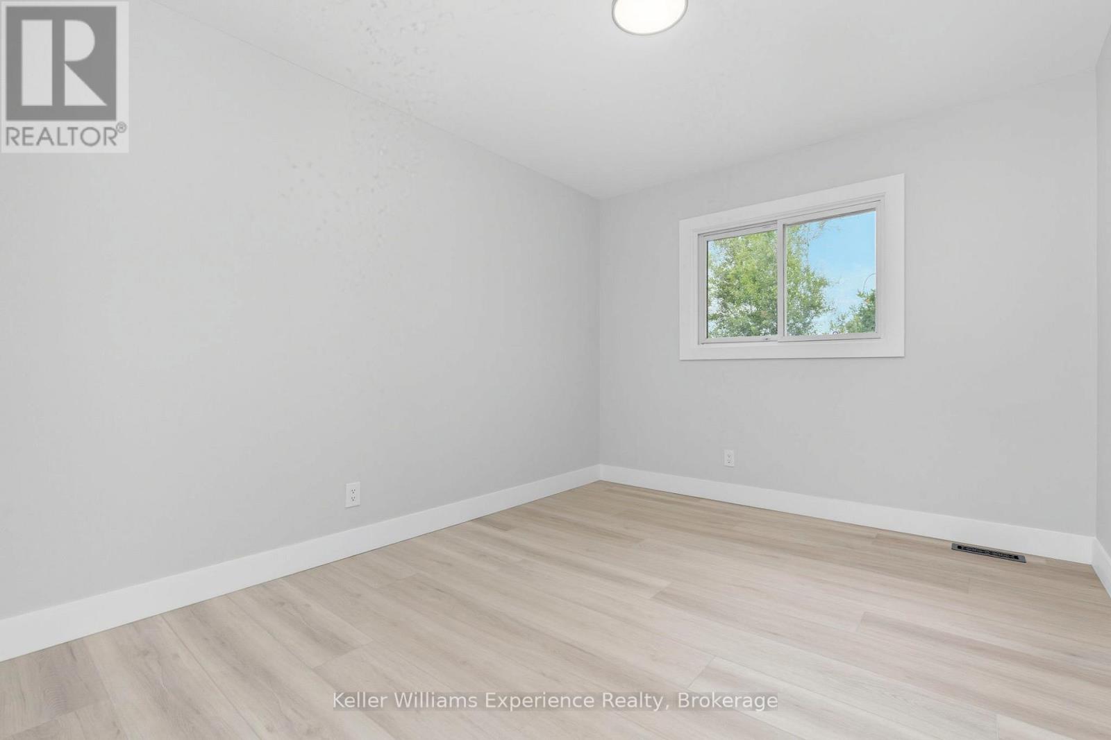 739 Ninth Avenue, Tay, Ontario  L0K 1R0 - Photo 19 - S12428253