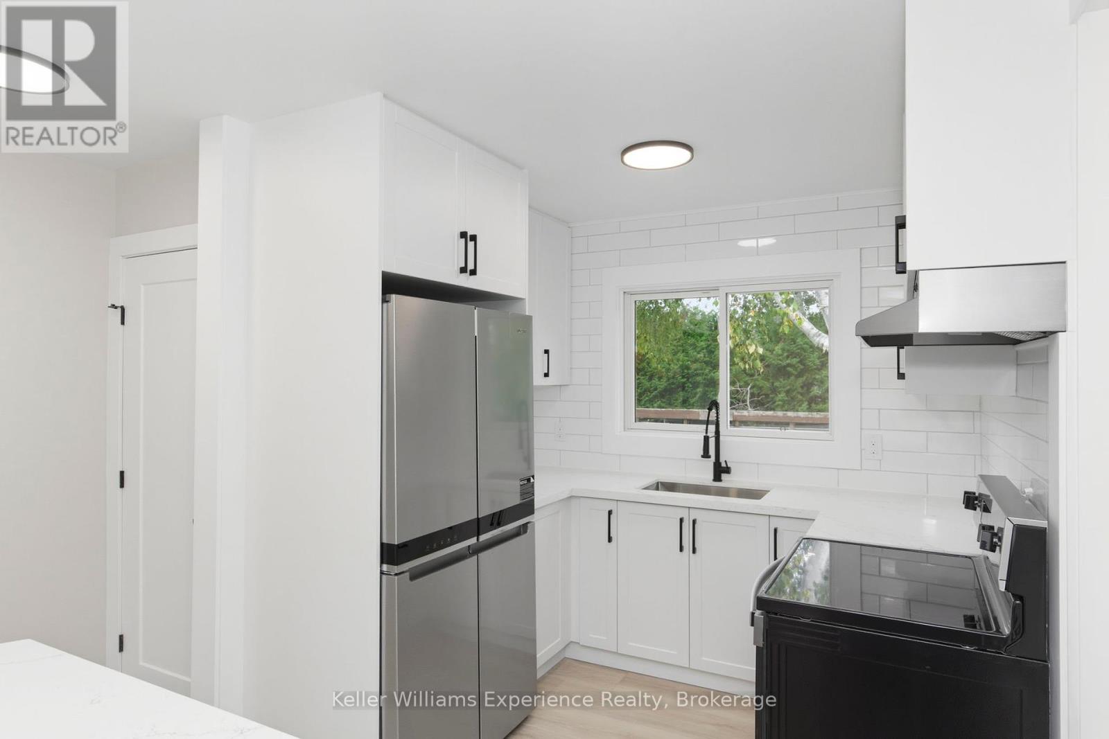 739 Ninth Avenue, Tay, Ontario  L0K 1R0 - Photo 7 - S12428253