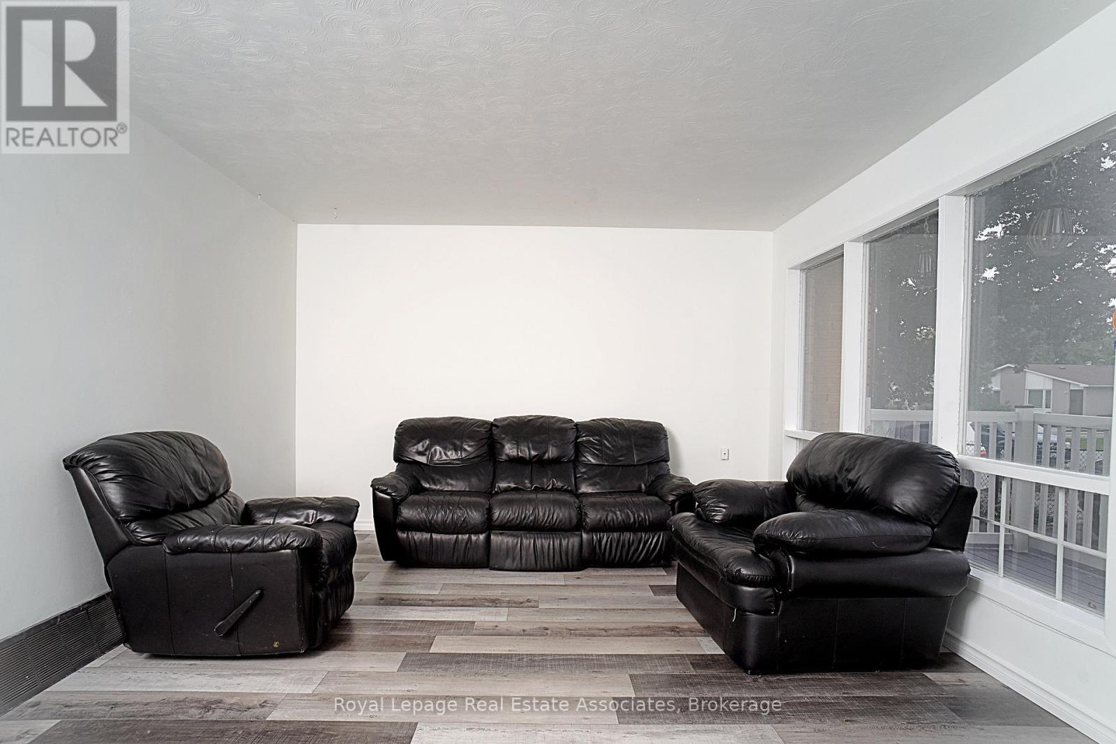 656 Oak Street, Collingwood, Ontario  L9Y 2Z8 - Photo 7 - S12428108