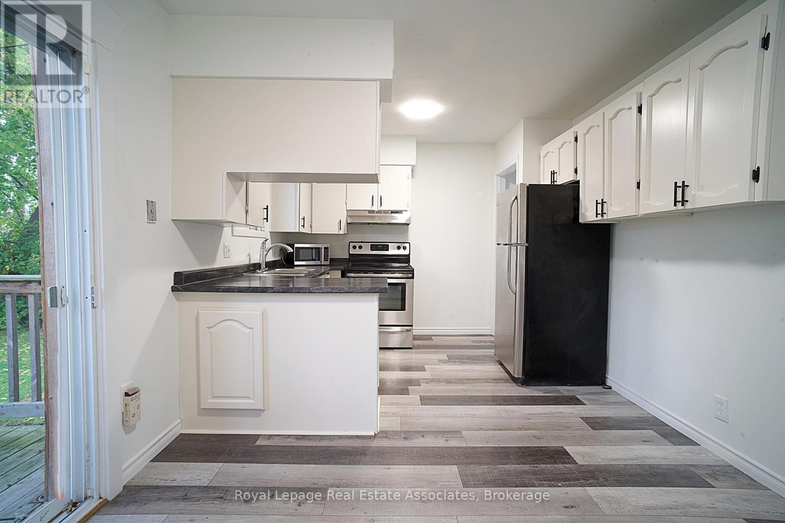 656 Oak Street, Collingwood, Ontario  L9Y 2Z8 - Photo 8 - S12428108
