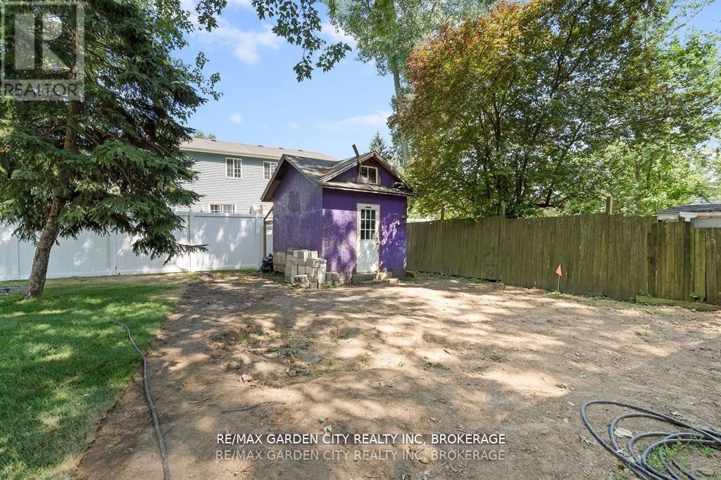 231 Lincoln Road W, Fort Erie, Ontario  L0S 1B0 - Photo 13 - X12428158